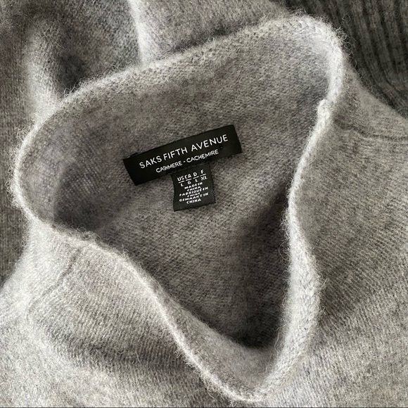 Saks Fifth Avenue Sweaters - Saks Fifth Avenue 100% Cashmere Mockneck Sleevless Sweater L Large